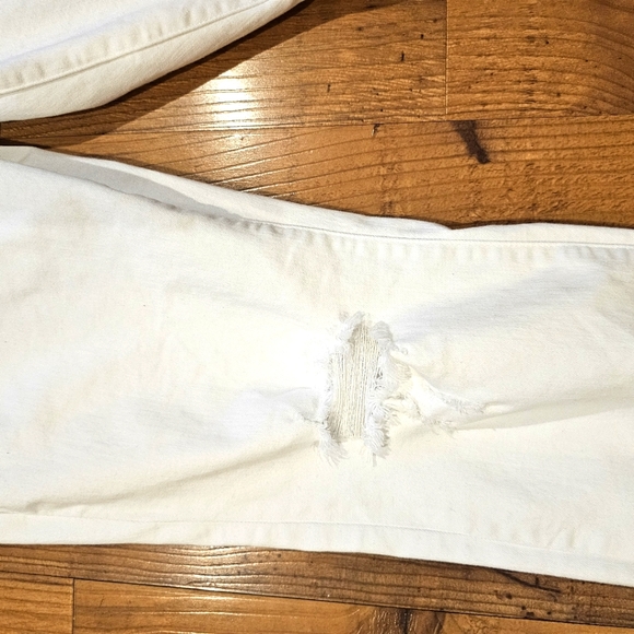 Judy Blue White Denium Boyfriend - Picture 4 of 11